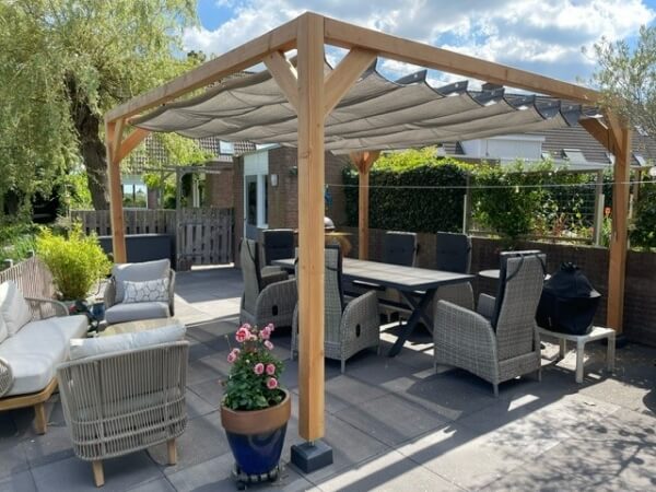 Douglas wooden pergola including a Harmonica shade cloth, head size 12 x 12 cm