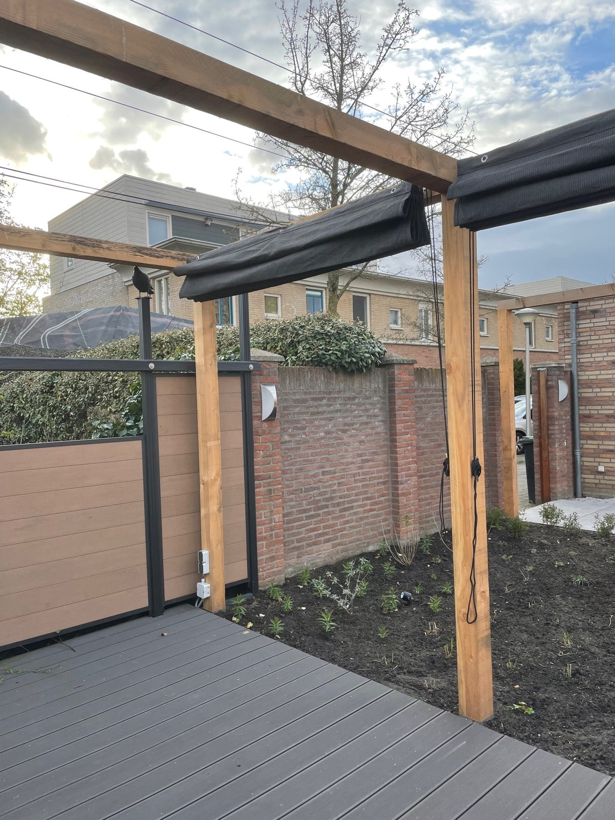 Wave shade waterdoorlatend op maat inclusief bevestiging set. Max breedte 3.70 meter x max lengte 6.00 meter! Stuur een mailtje voor een offerte.