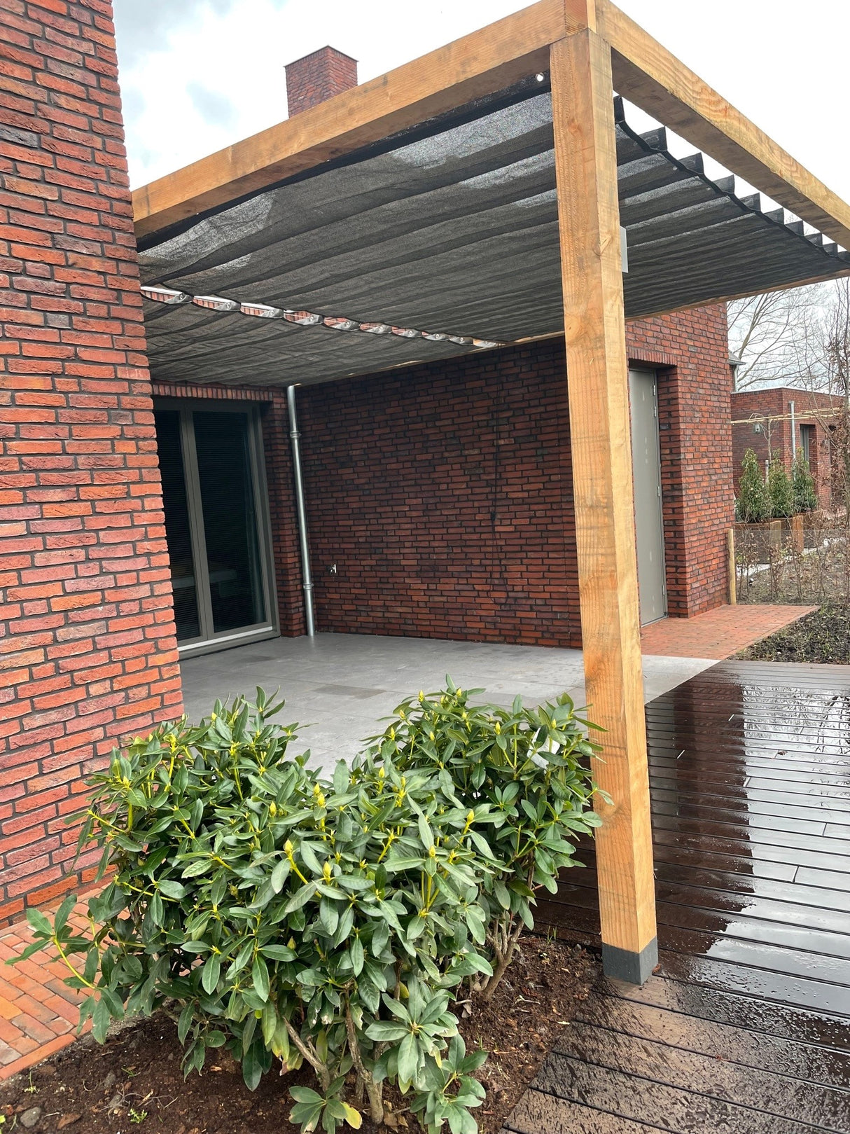 Wave shade waterdoorlatend op maat inclusief bevestiging set. Max breedte 3.70 meter x max lengte 6.00 meter! Stuur een mailtje voor een offerte.