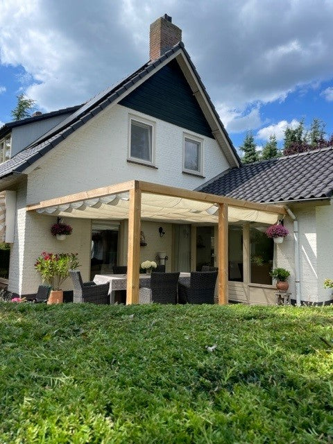 Wave shade waterdoorlatend op maat inclusief bevestiging set. Max breedte 3.70 meter x max lengte 6.00 meter! Stuur een mailtje voor een offerte.