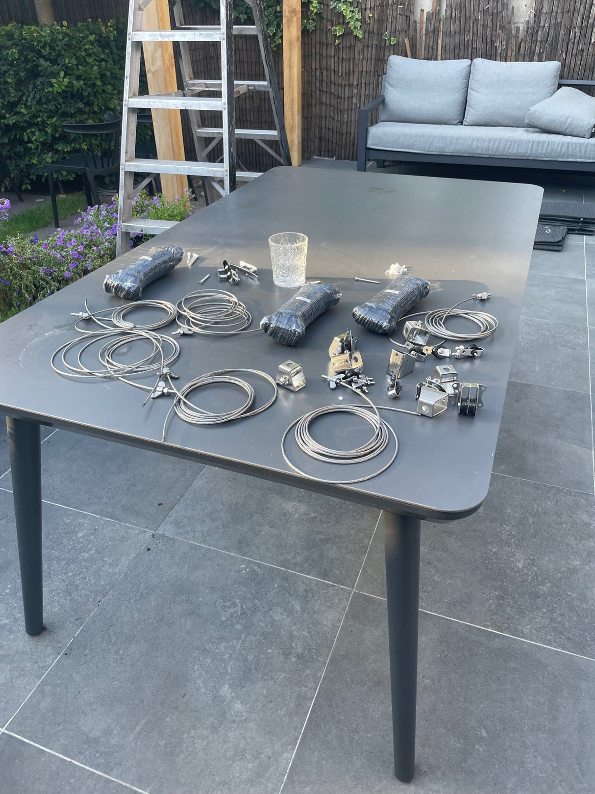 Wave shade waterdoorlatend op maat inclusief bevestiging set. Max breedte 3.70 meter x max lengte 6.00 meter! Stuur een mailtje voor een offerte.