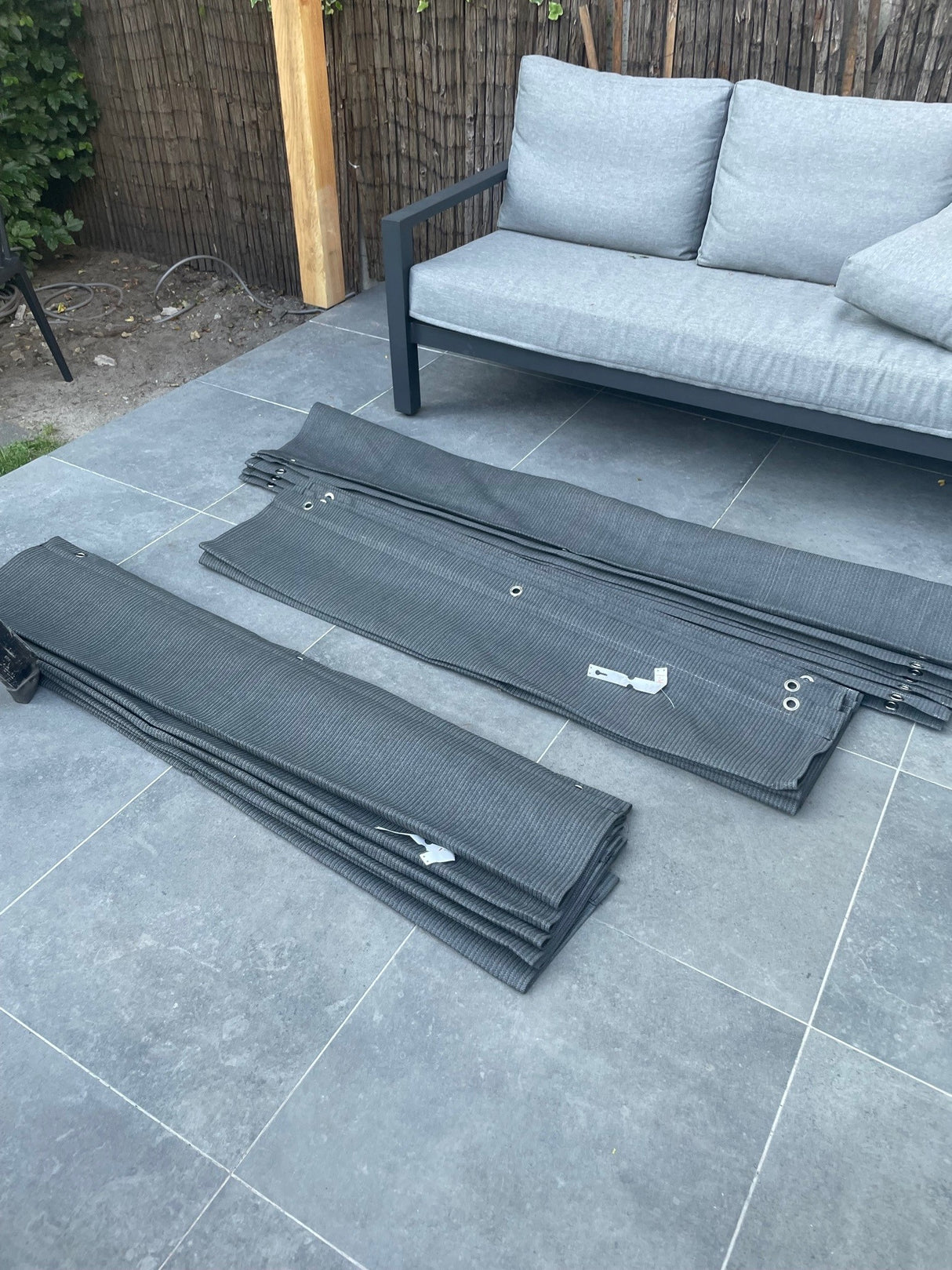 Wave shade waterdoorlatend op maat inclusief bevestiging set. Max breedte 3.70 meter x max lengte 6.00 meter! Stuur een mailtje voor een offerte.