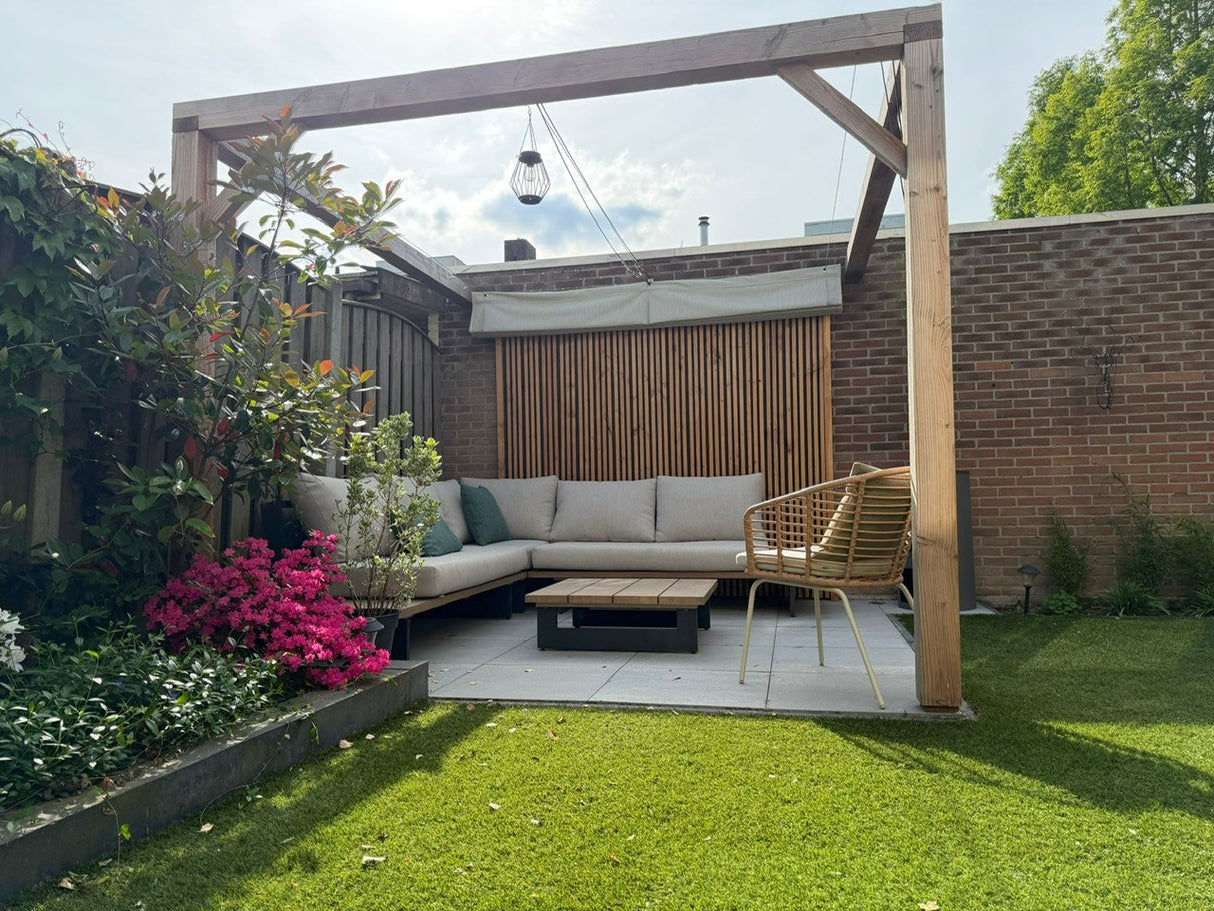Douglas houten pergola inclusief een Harmonica schaduw doek kopmaat 12 x 12 cm
