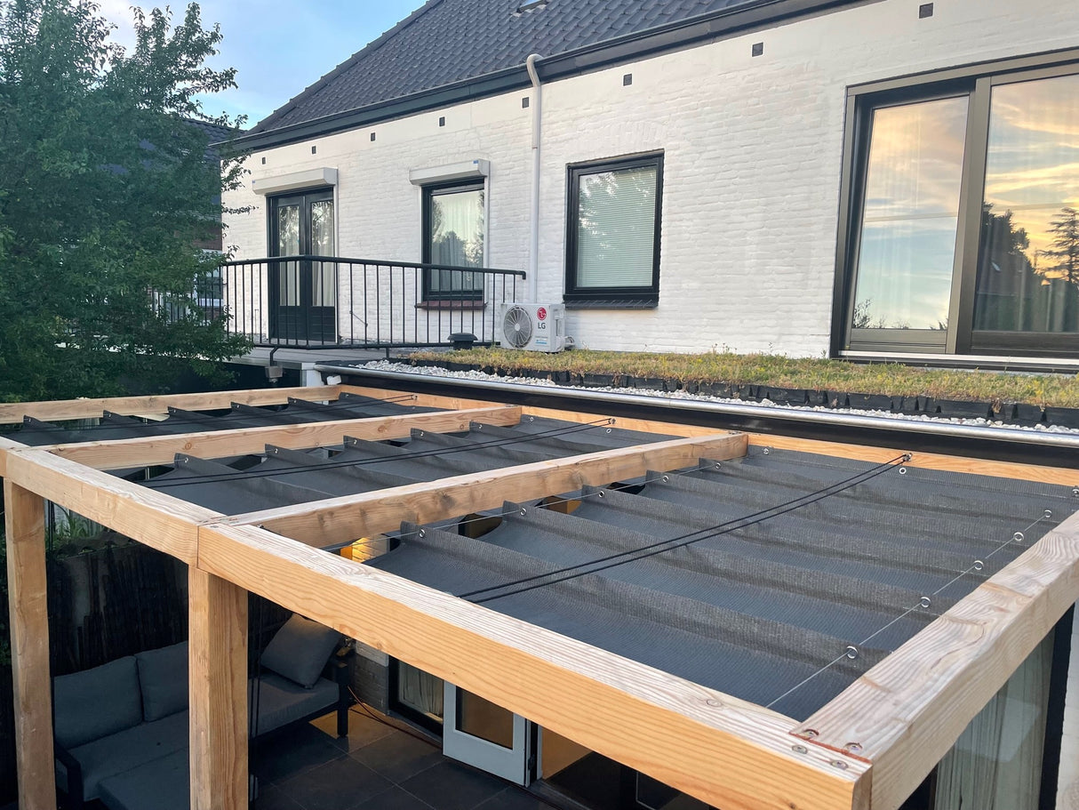 Wave shade waterdoorlatend op maat inclusief bevestiging set. Max breedte 3.70 meter x max lengte 6.00 meter! Stuur een mailtje voor een offerte.