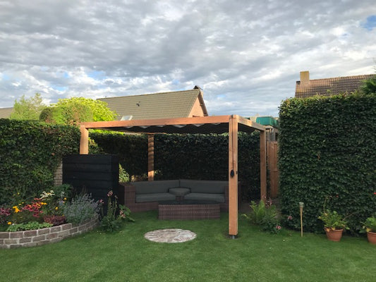 Een pergola met schaduwdoek