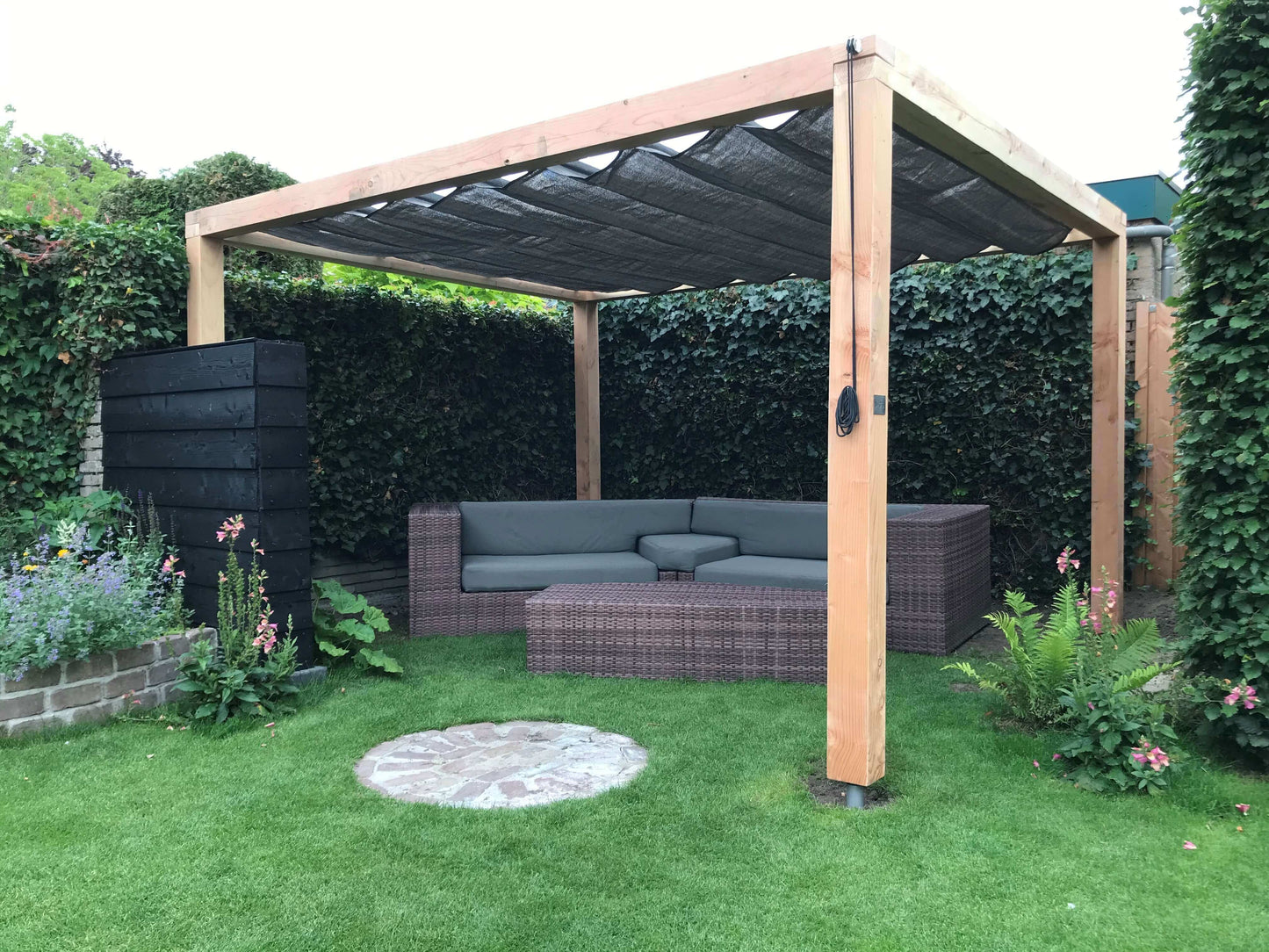 Pergola van Eiken hout 14 x 14 cm kopmaat inclusief WATERDOORLATEND Harmonica schaduwdoek